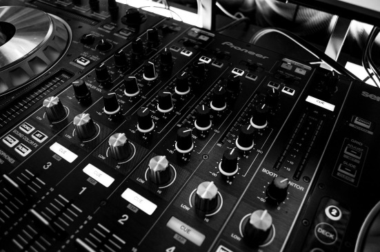 dj equipment turntables mixer